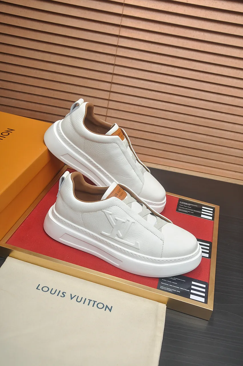 Men's shoes 💰480💶【LOUIS VUITTON】(Full sheepskin lining) Same style as LV Louis Vuitton official website [satisfied] original single hot model LV original factory cowhide 👑1:1 original board sheepskin lining 👘 imported cowhide for the upper. Body accessories one-to-one mold opening 💪 counter quality 🙏 Dear friends, if you are still worried about wearing matching shoes 💋, then these shoes are your best choice 🎁🎁! 38-45 (45 is custom-made and cannot be returned or exchanged)